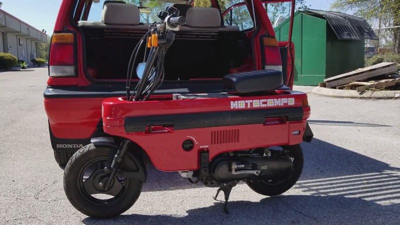 Illustration for article titled You Should Buy This Pristine 1985 Honda City R And Motocompo For $15,000 Right Now